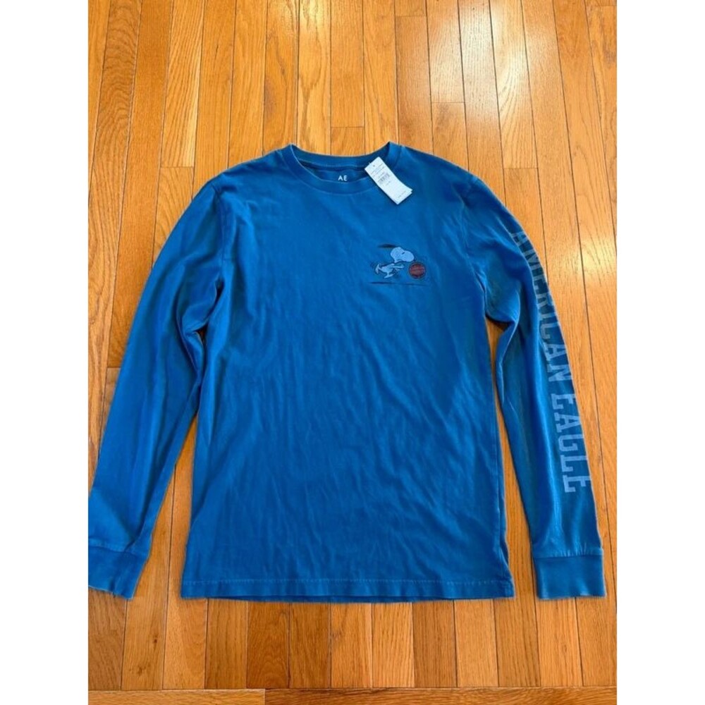New American Eagle long sleeve Snoopy Basketball Tshirt Men’s XS Blue